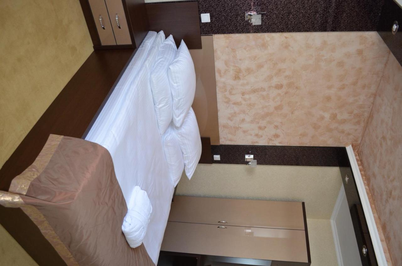 Mereke Hotel Ustʼ-Kamenogorsk Extérieur photo