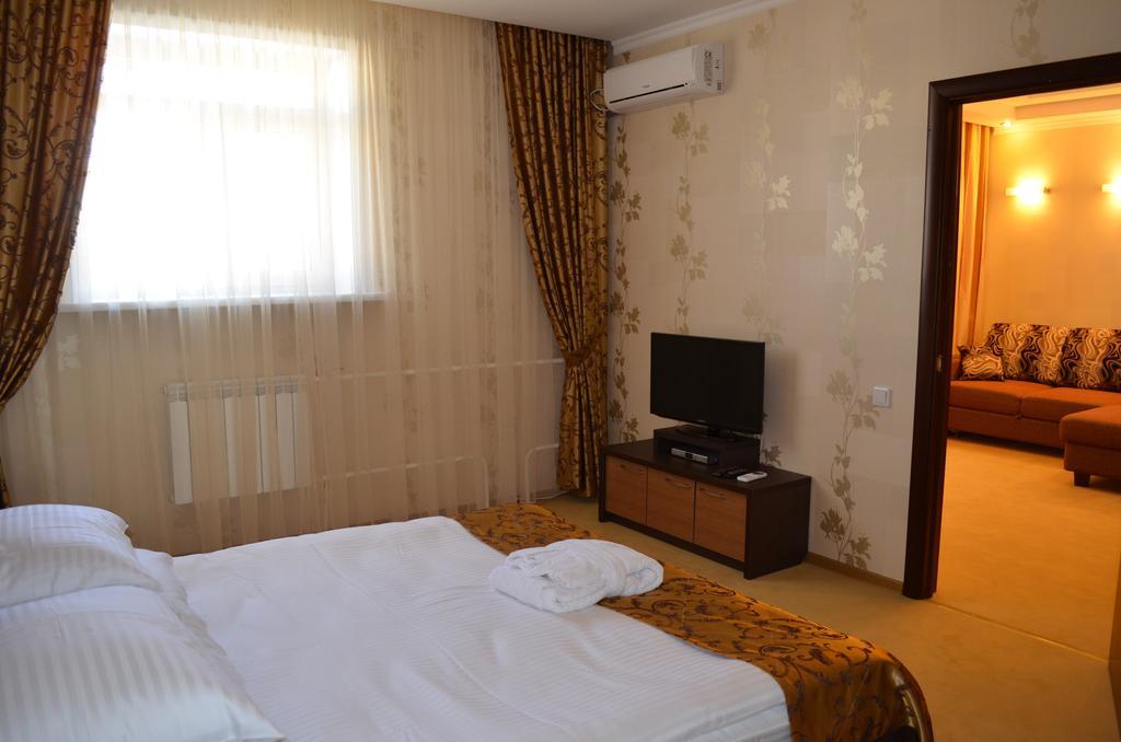 Mereke Hotel Ustʼ-Kamenogorsk Chambre photo