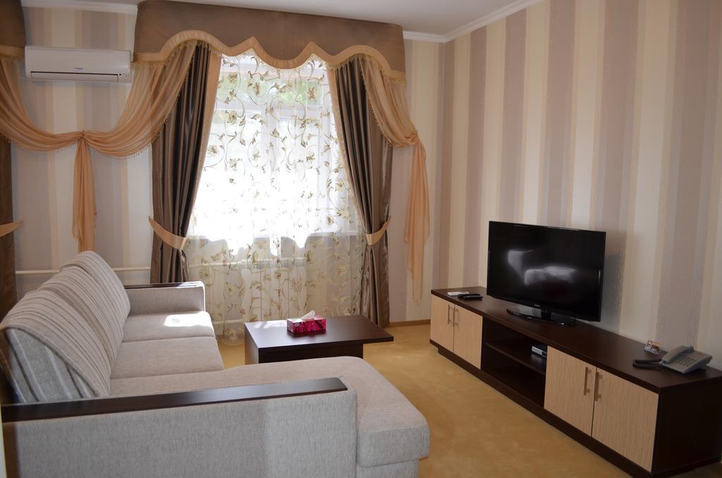 Mereke Hotel Ustʼ-Kamenogorsk Chambre photo