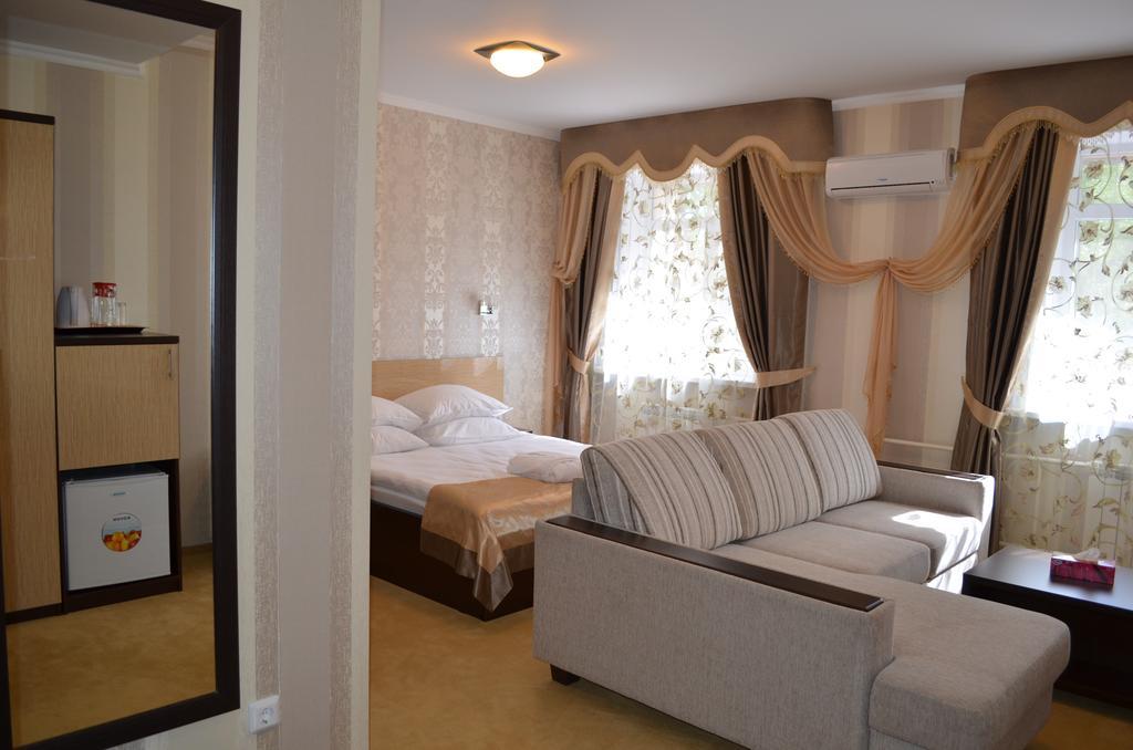 Mereke Hotel Ustʼ-Kamenogorsk Chambre photo