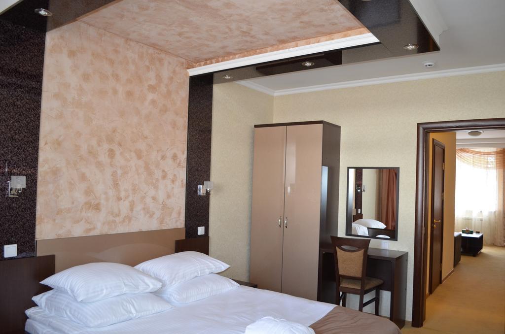 Mereke Hotel Ustʼ-Kamenogorsk Chambre photo