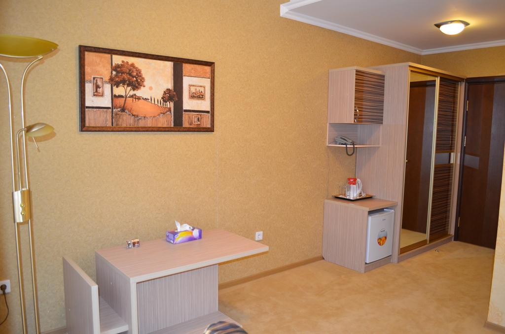 Mereke Hotel Ustʼ-Kamenogorsk Chambre photo