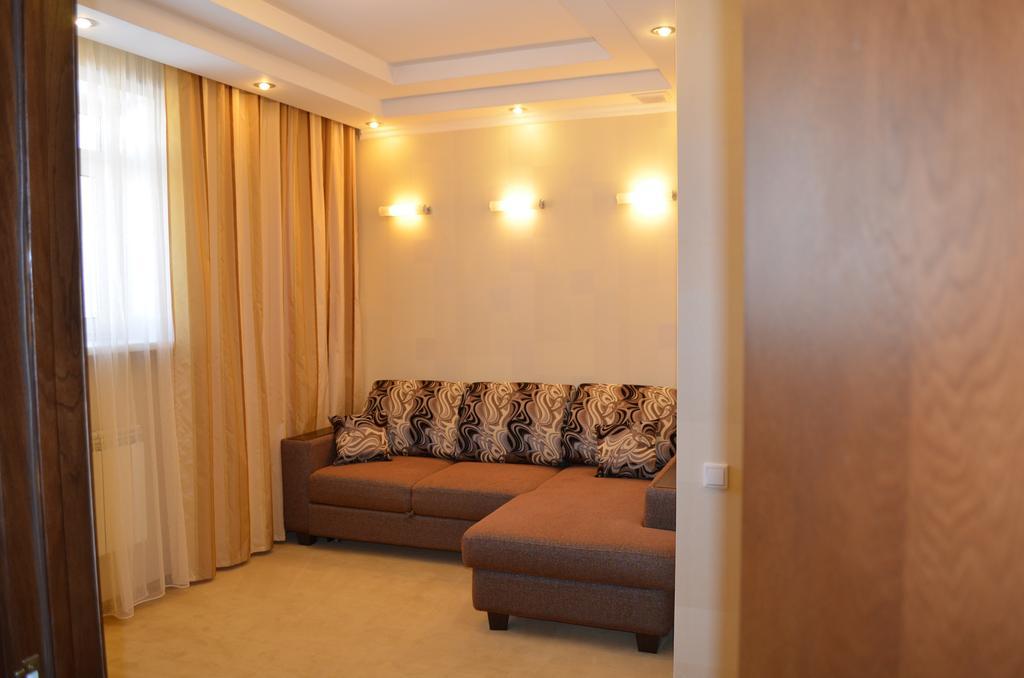 Mereke Hotel Ustʼ-Kamenogorsk Chambre photo