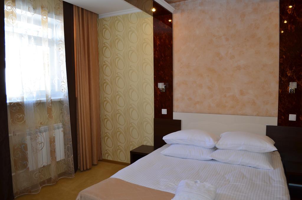 Mereke Hotel Ustʼ-Kamenogorsk Chambre photo