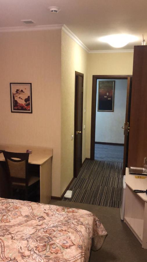 Mereke Hotel Ustʼ-Kamenogorsk Extérieur photo